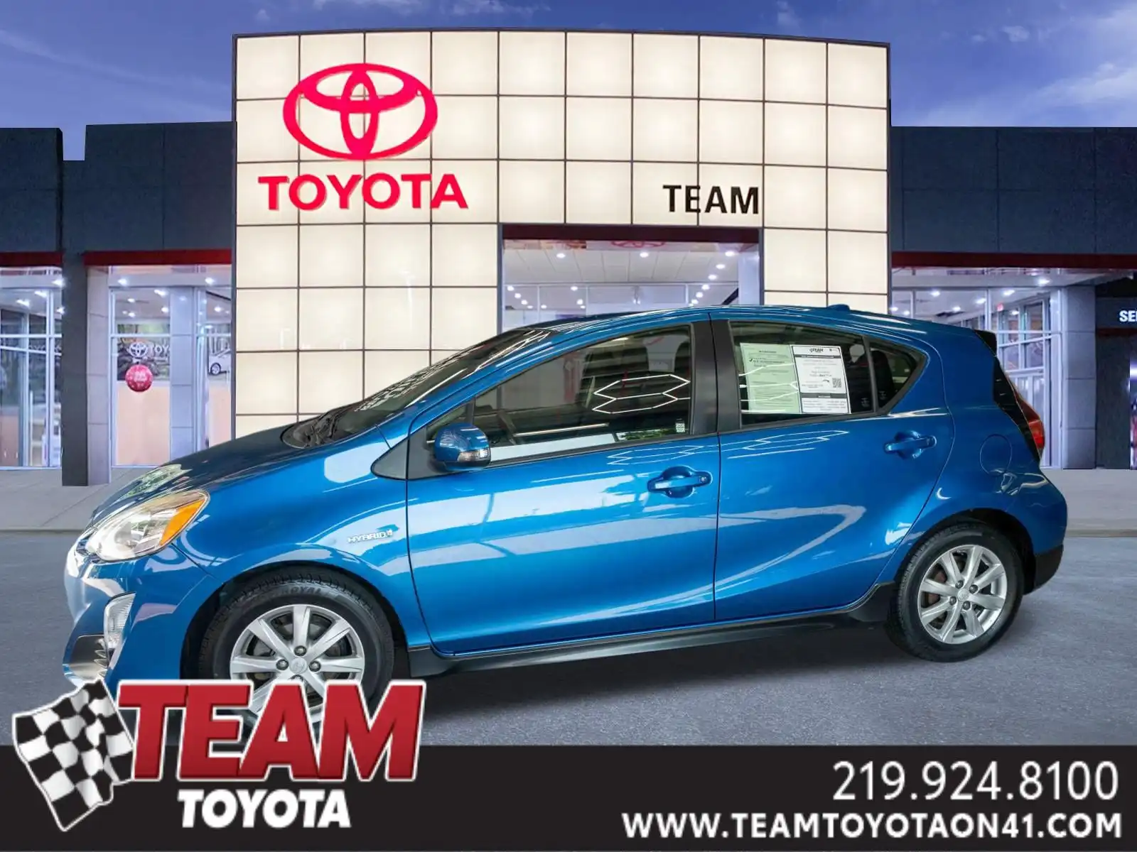 2017 Toyota Prius c Two's photo