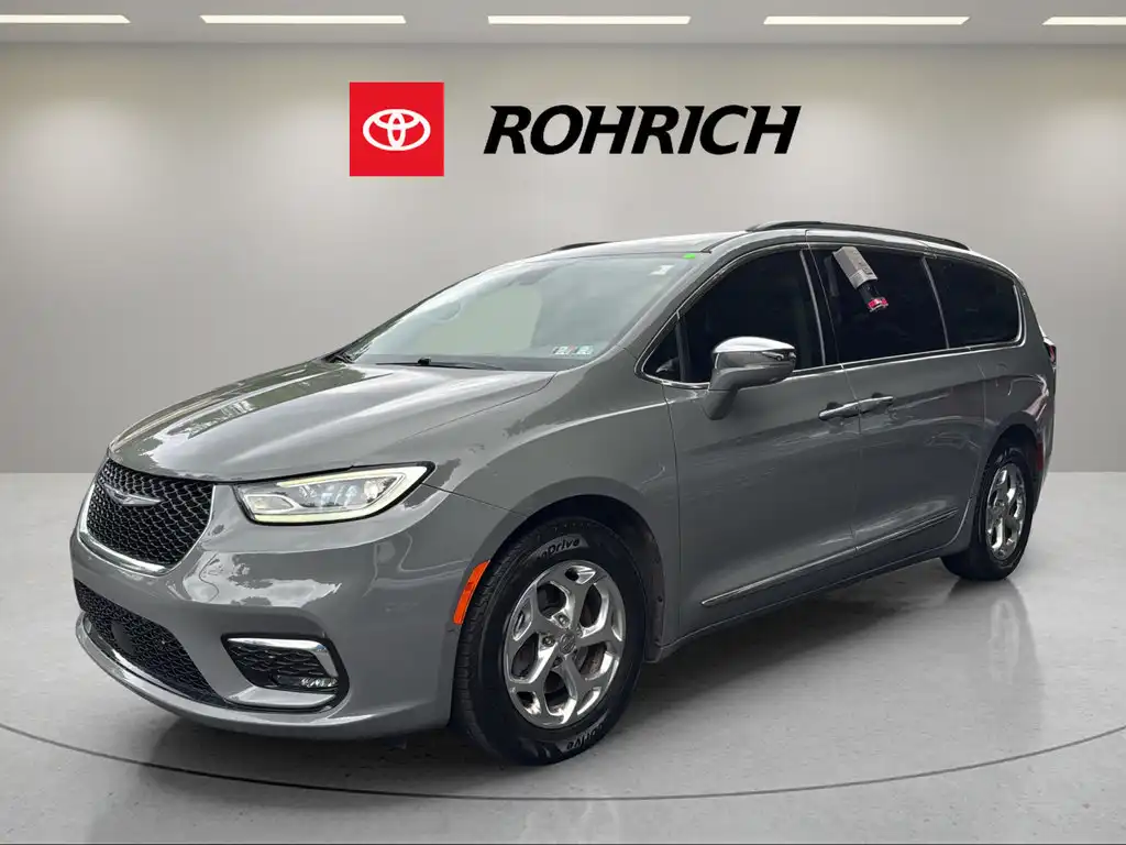 2022 Chrysler Pacifica Limited's photo