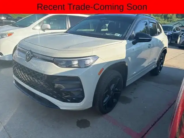 2025 Volkswagen Tiguan 2.0T SE R-Line Black 4Motion's photo