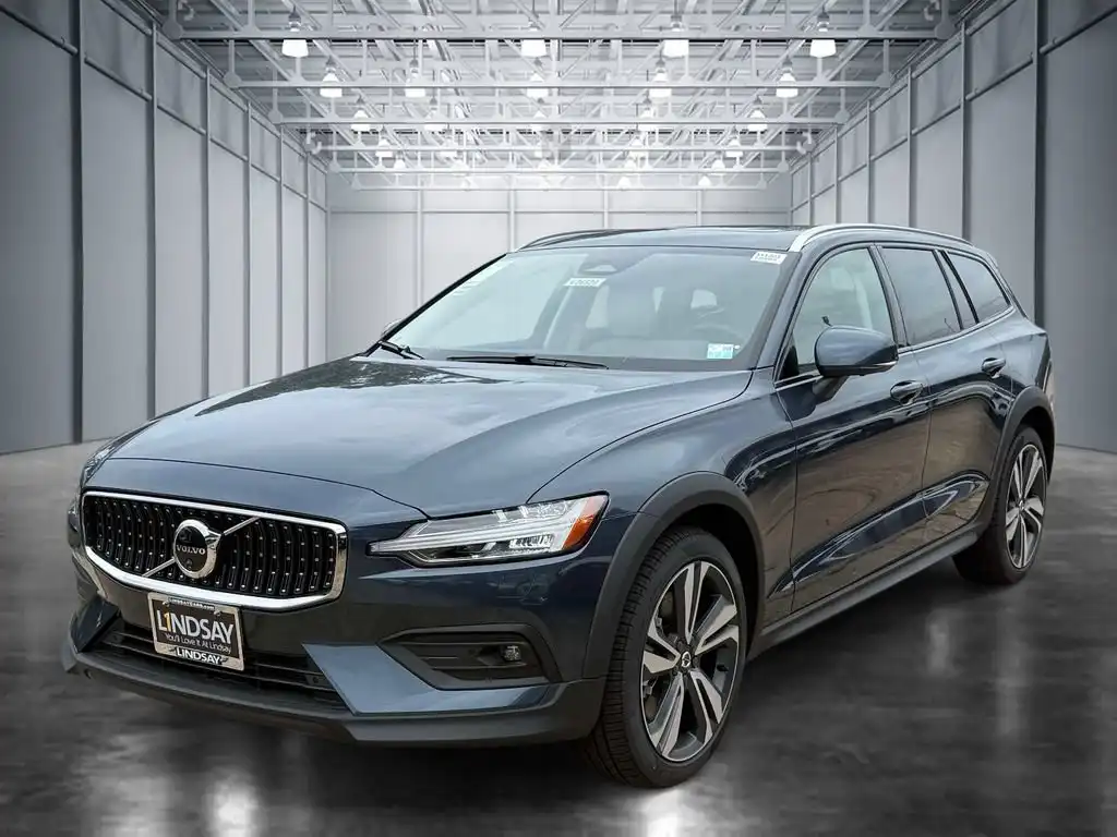 2026 Volvo V60 Cross Country B5 Plus AWD's photo
