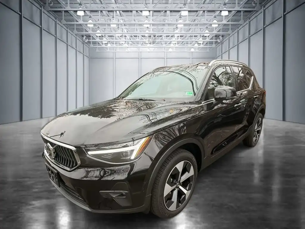 2025 Volvo XC40 B5 Plus Bright AWD's photo