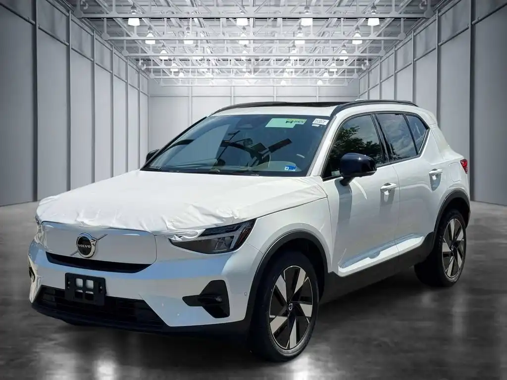 2026 Volvo EX40 Single Motor Extended Range Plus's photo