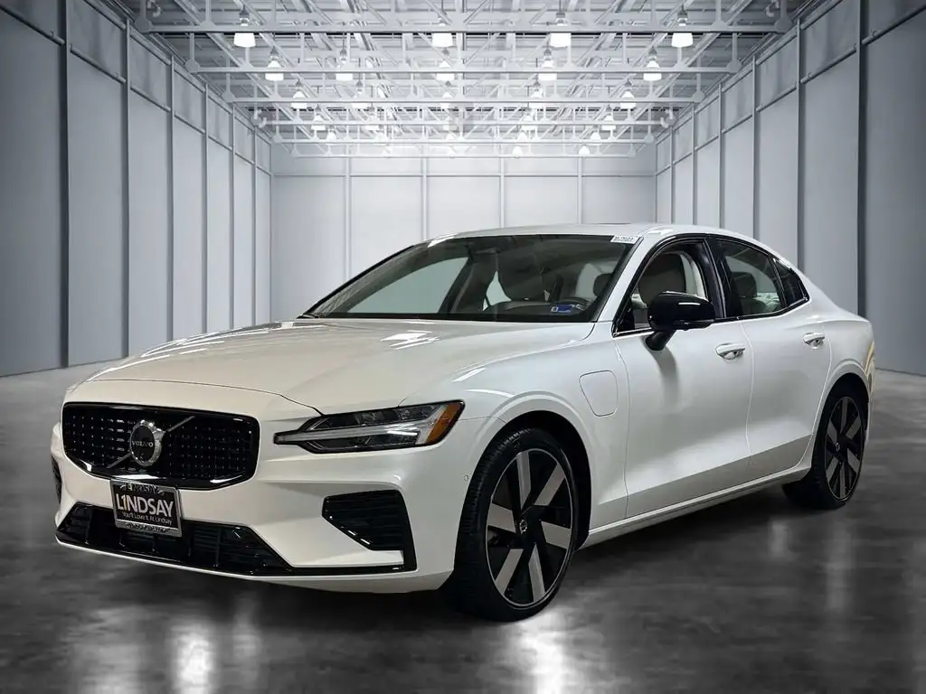 2024 Volvo S60 T8 Recharge Plus Dark Theme AWD's photo