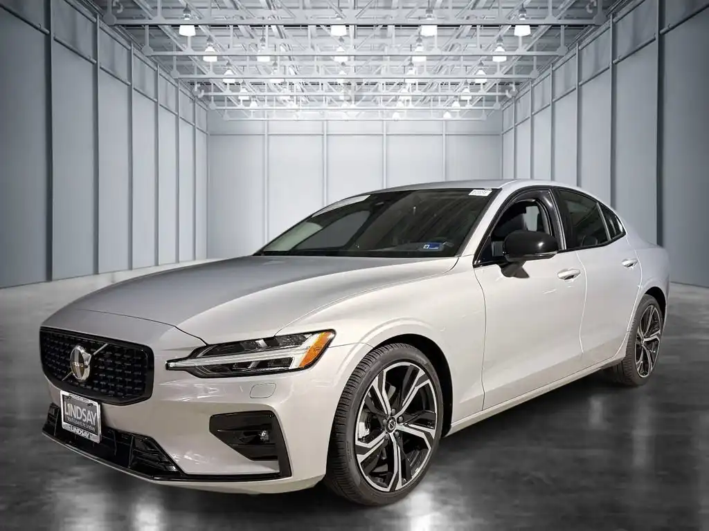 2024 Volvo S60 B5 Core Dark Theme's photo