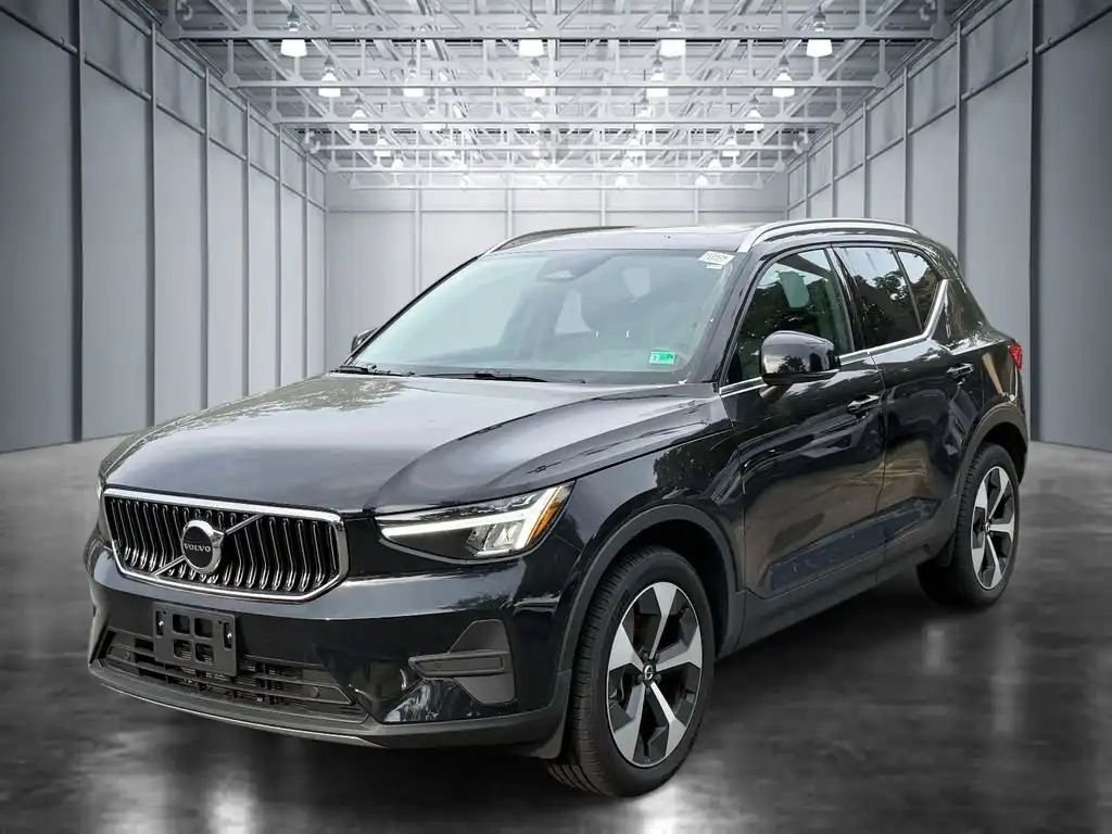 2025 Volvo XC40 B5 Core Bright AWD's photo
