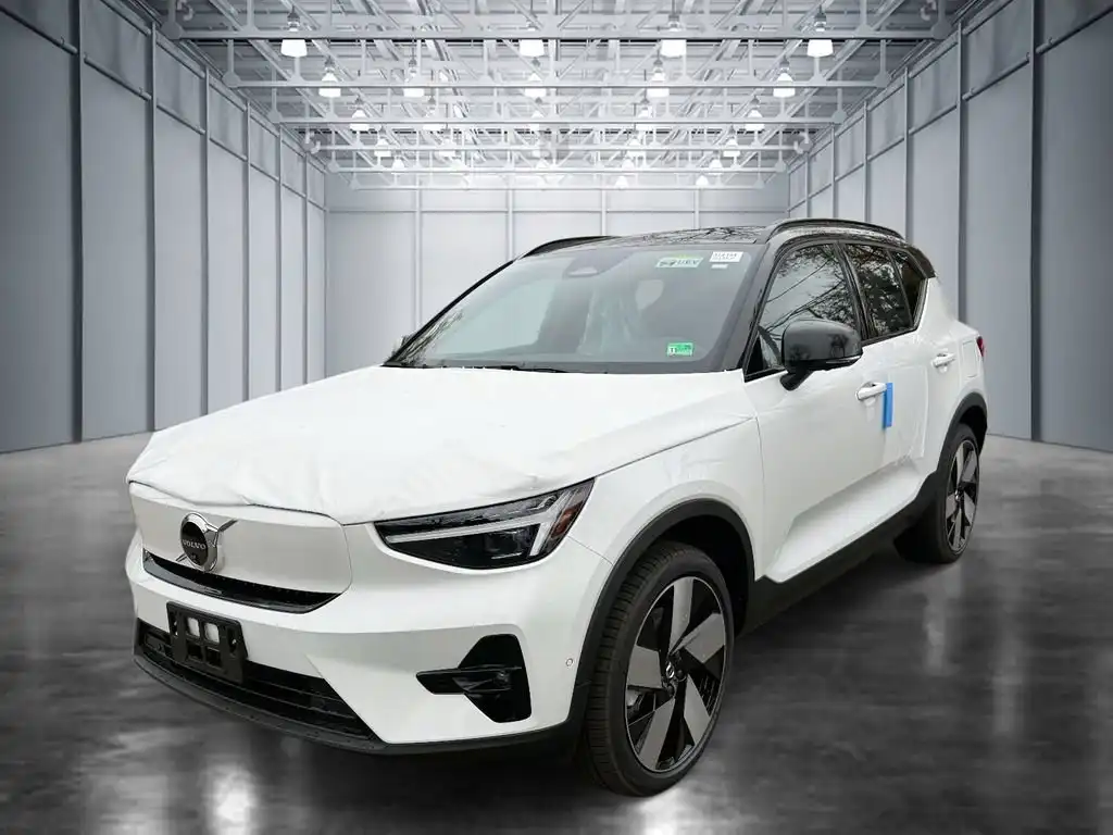 2026 Volvo EX40 Single Motor Extended Range Plus's photo