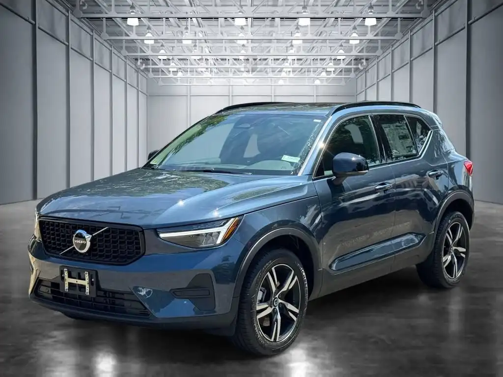 2026 Volvo XC40 B5 Core Dark AWD's photo