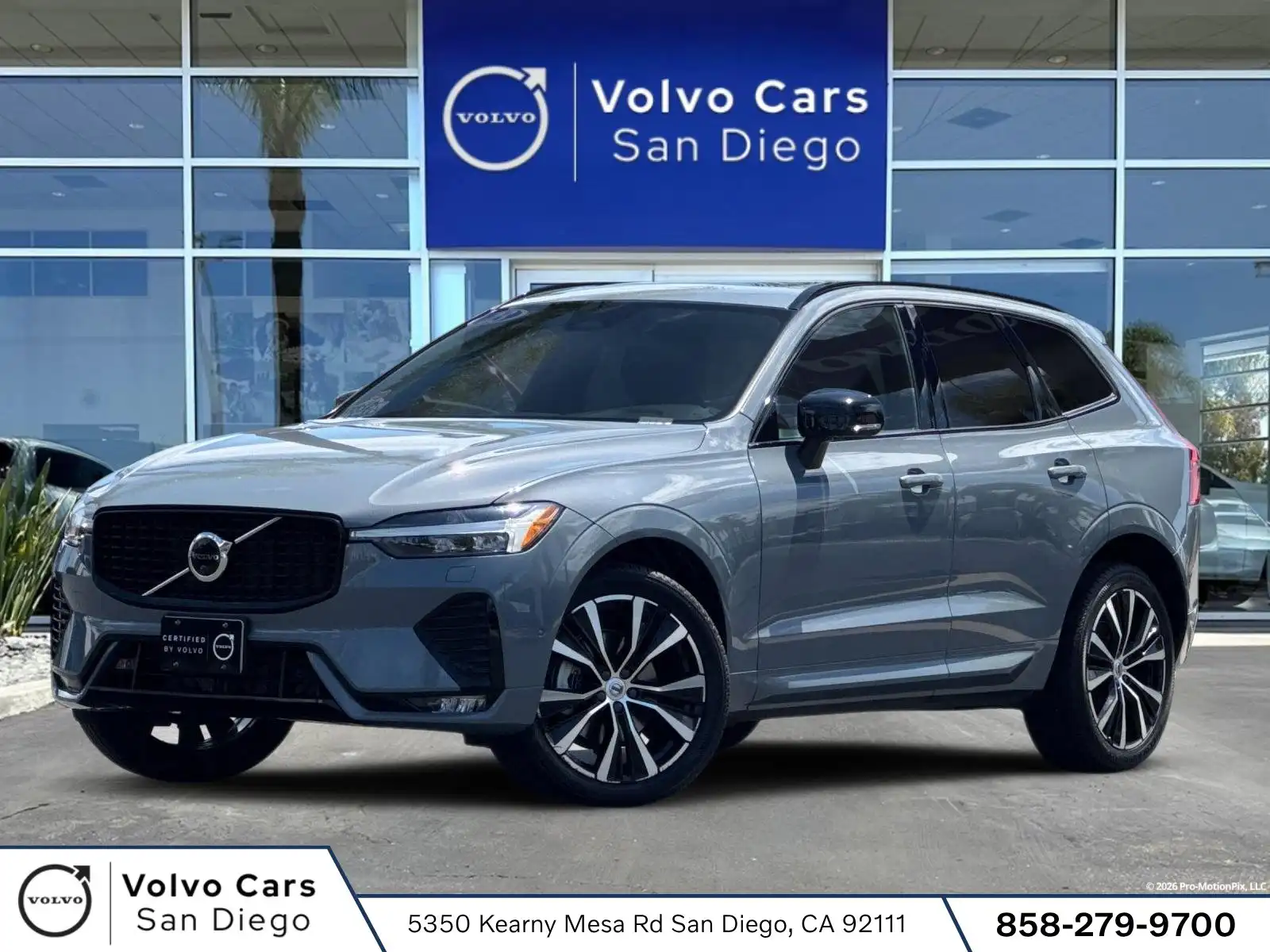 2023 Volvo XC60 B5 Plus Dark Theme AWD's photo