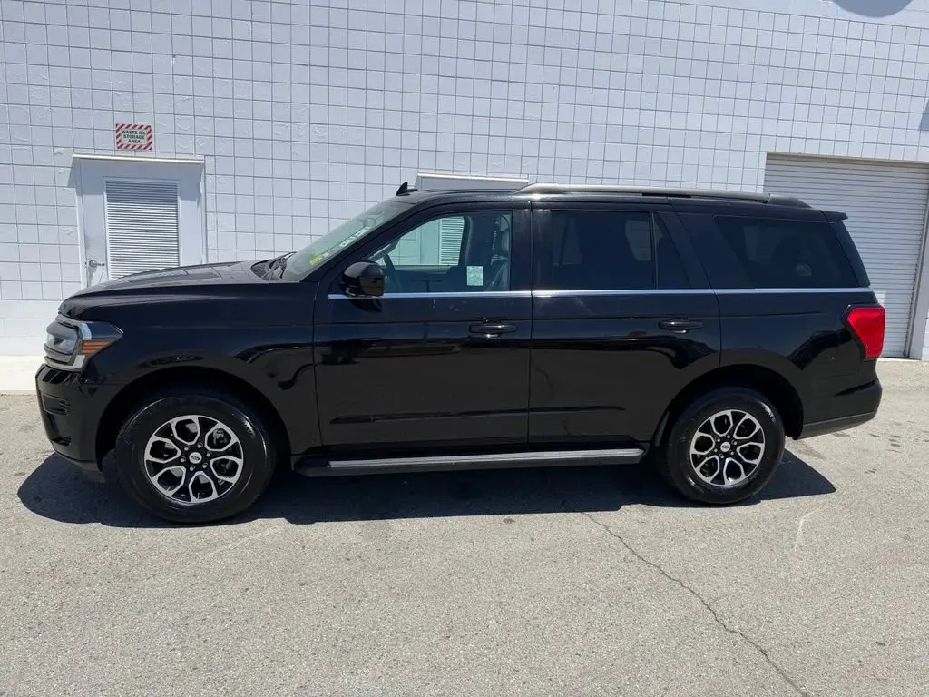 2024 Ford Expedition XLT photo 3
