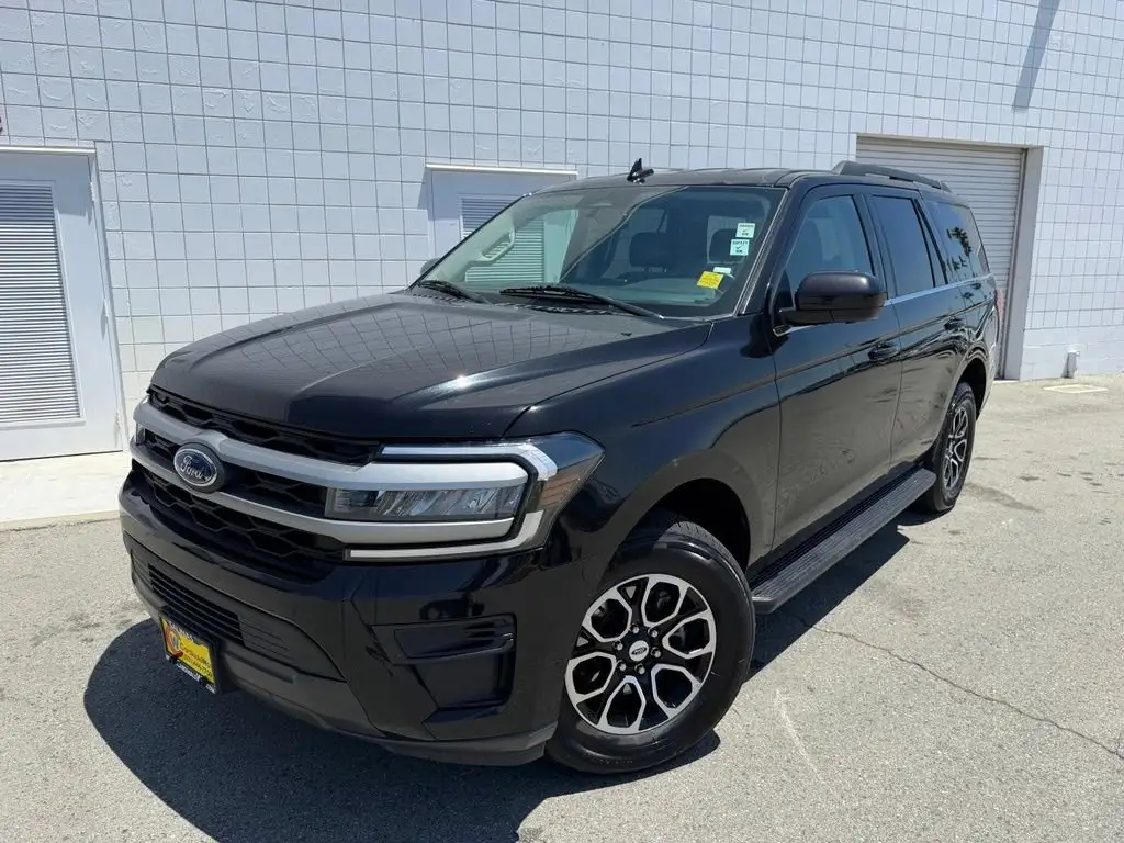 2024 Ford Expedition XLT photo 1