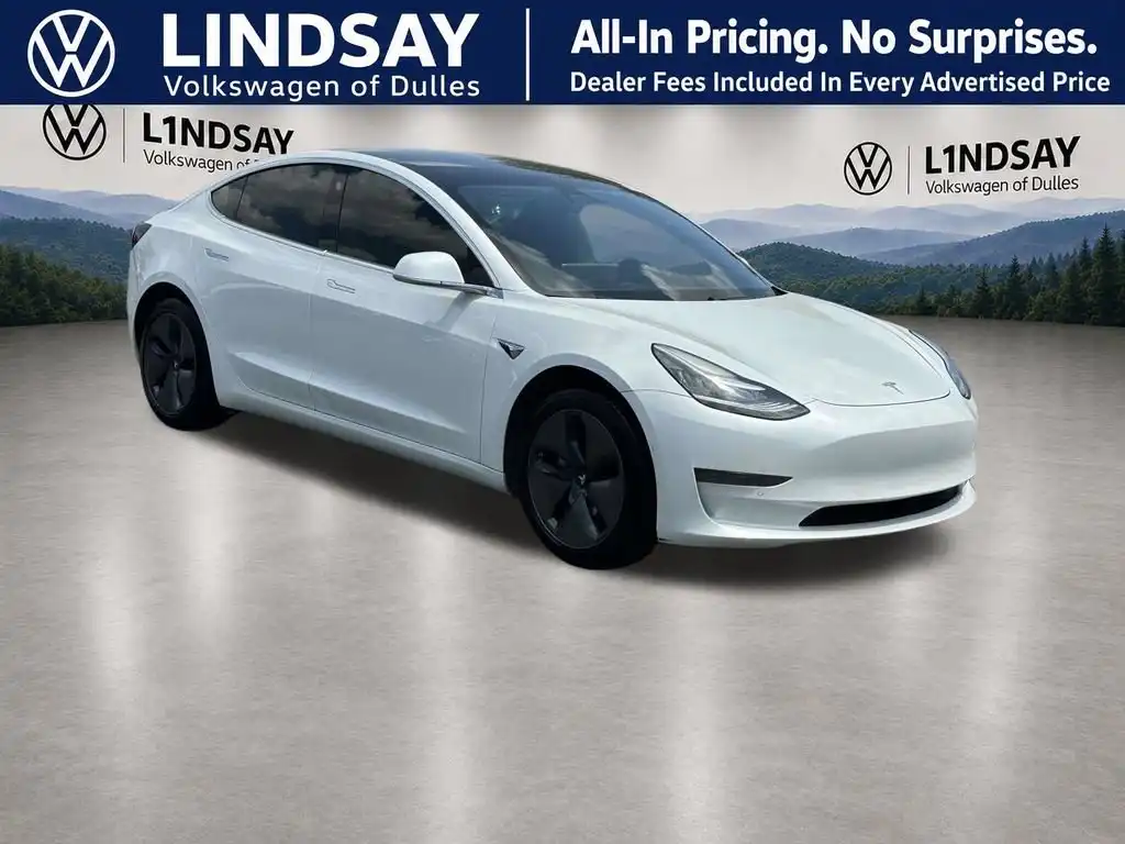 2020 Tesla Model 3 Standard Range Plus's photo
