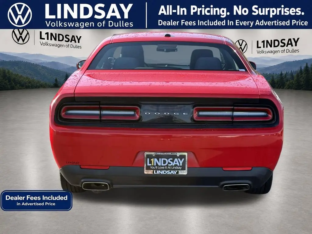 2015 Dodge Challenger SXT photo 4