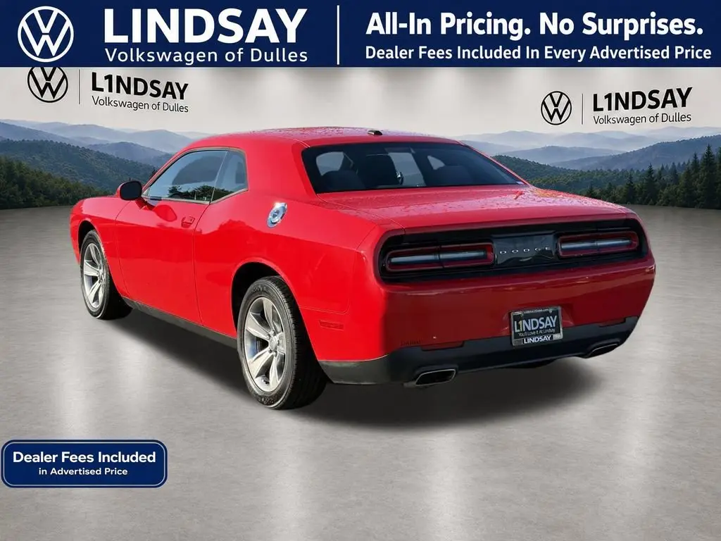 2015 Dodge Challenger SXT photo 5