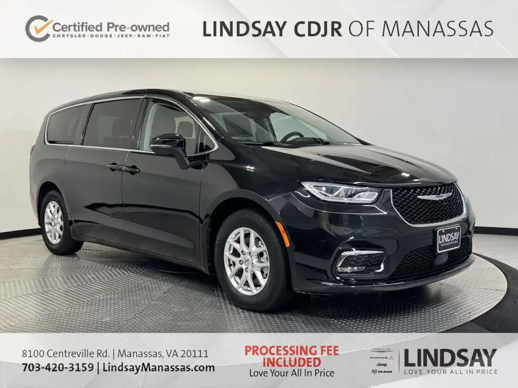 2023 Chrysler Pacifica Touring L's photo