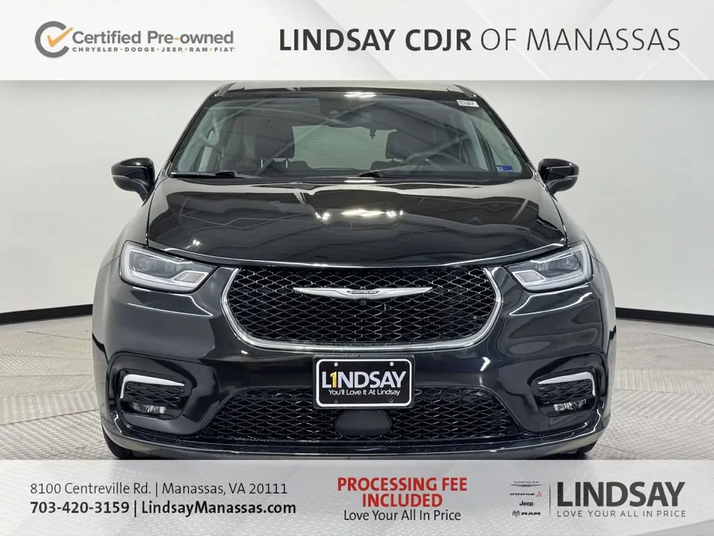 2023 Chrysler Pacifica Touring L photo 3