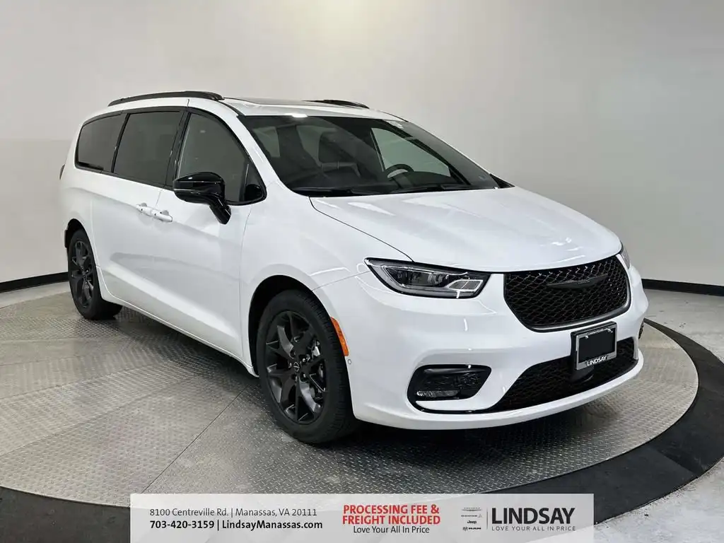 2026 Chrysler Pacifica Select's photo