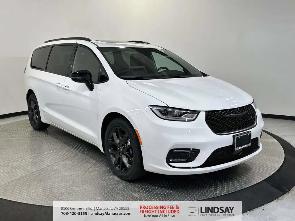 2026 Chrysler Pacifica Select's photo
