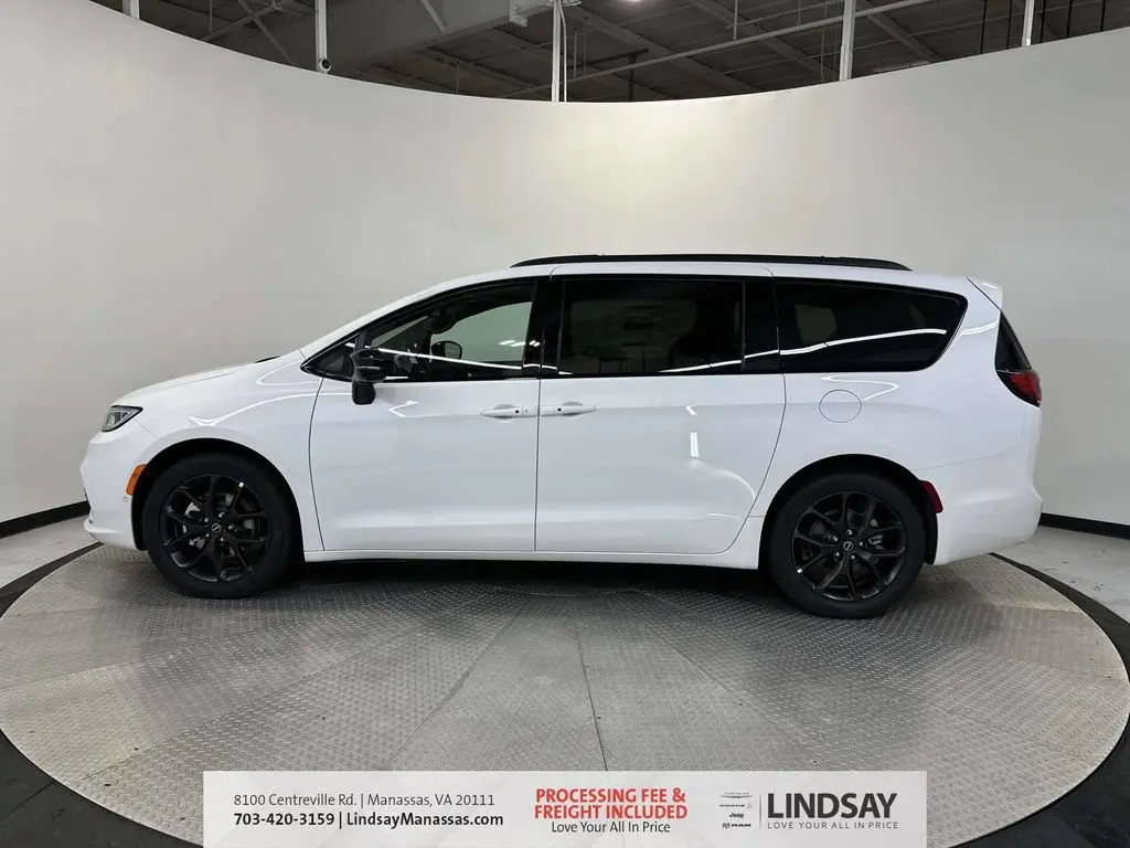 2026 Chrysler Pacifica Select photo 5