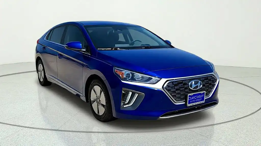 2022 Hyundai Ioniq Hybrid SE's photo