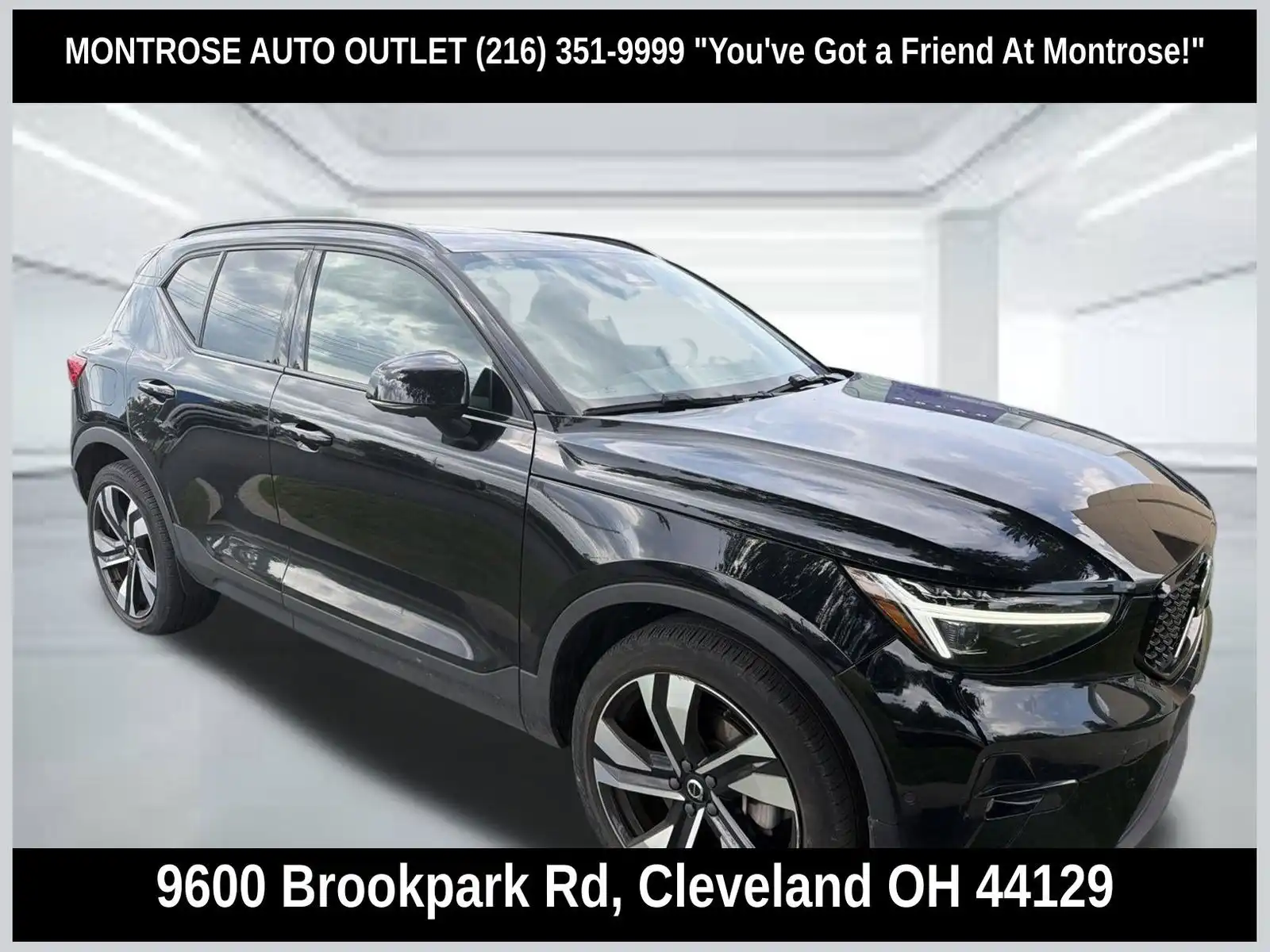 2023 Volvo XC40 B5 Ultimate Dark AWD's photo