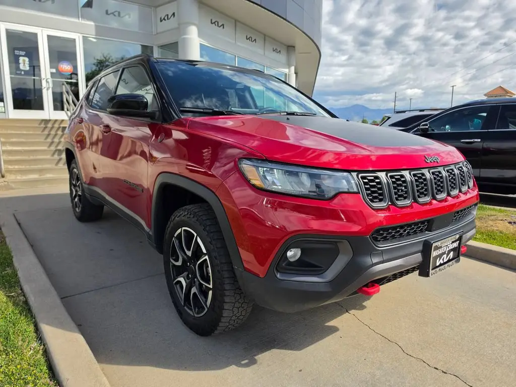 2025 Jeep Compass Trailhawk 4X4 photo 3