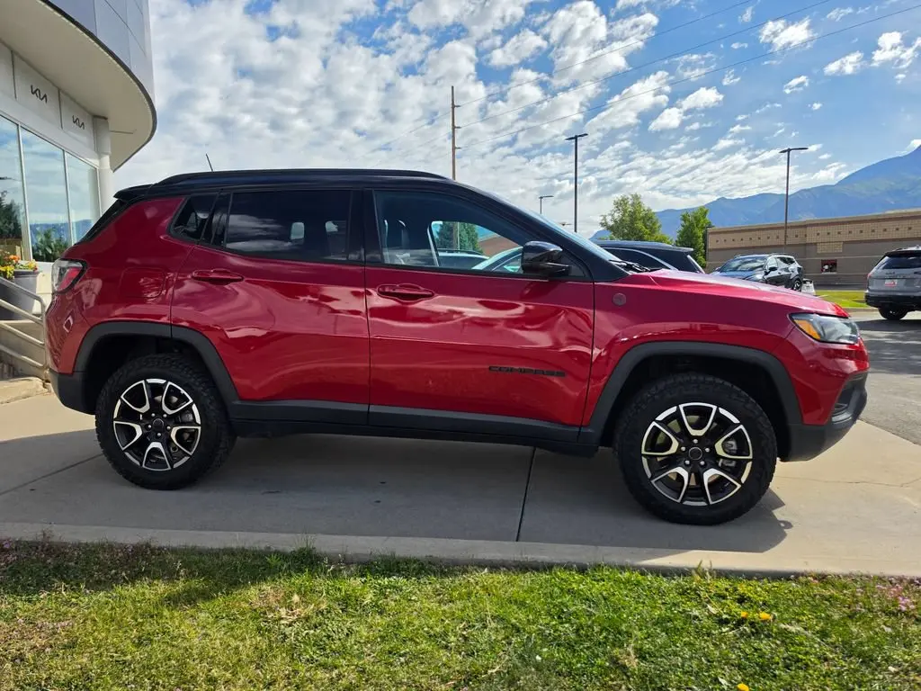 2025 Jeep Compass Trailhawk 4X4 photo 4