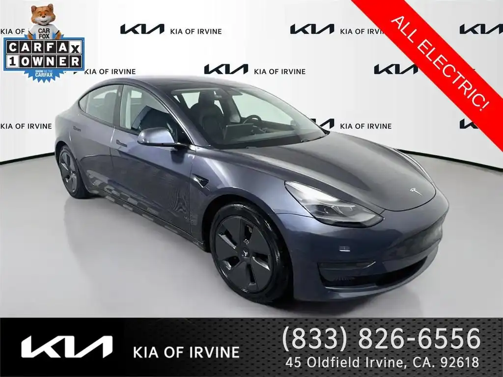 2021 Tesla Model 3 Standard Range Plus's photo