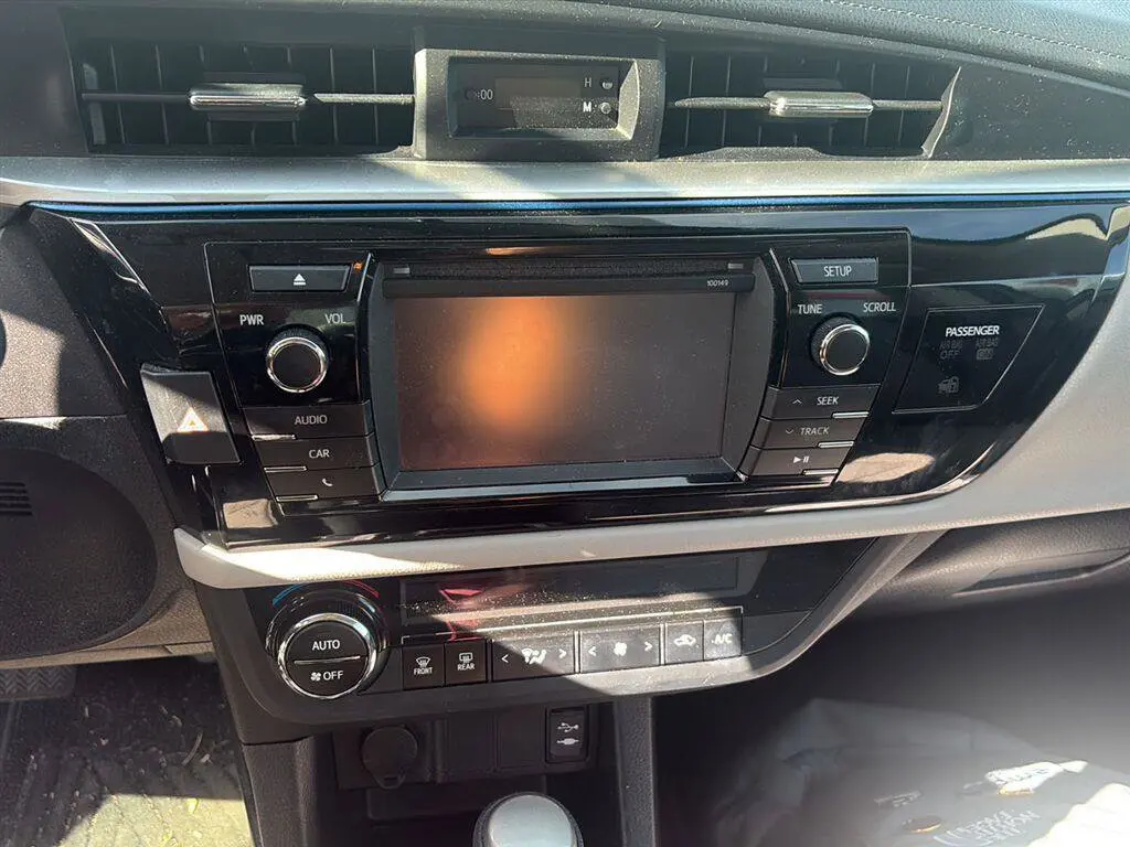 2014 Toyota Corolla LE Plus AT photo 4