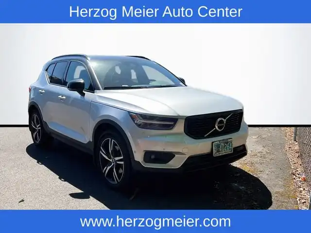 2019 Volvo XC40 T5 R-Design AWD's photo