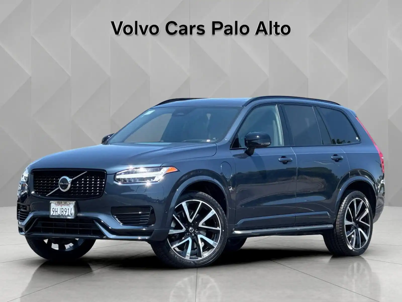2023 Volvo XC90 T8 Ultimate Dark Theme 7-Seater 4WD's photo