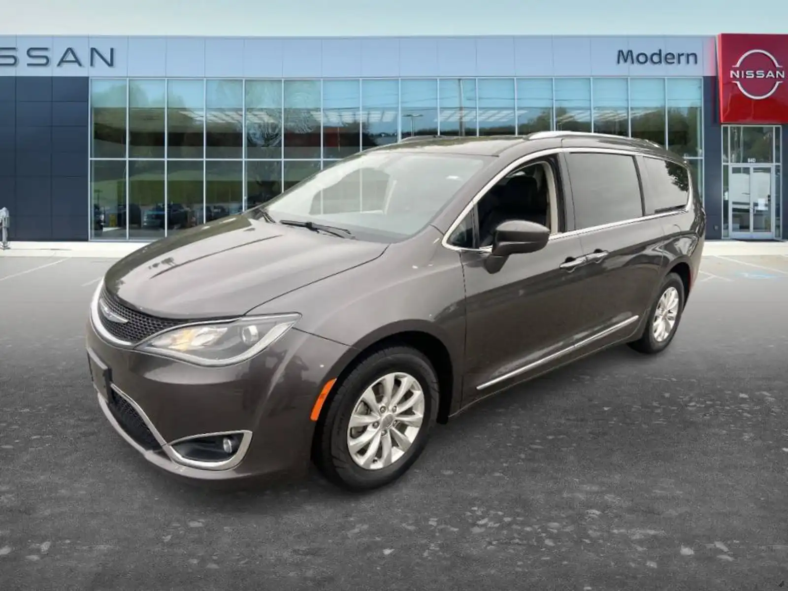 2018 Chrysler Pacifica Touring L's photo