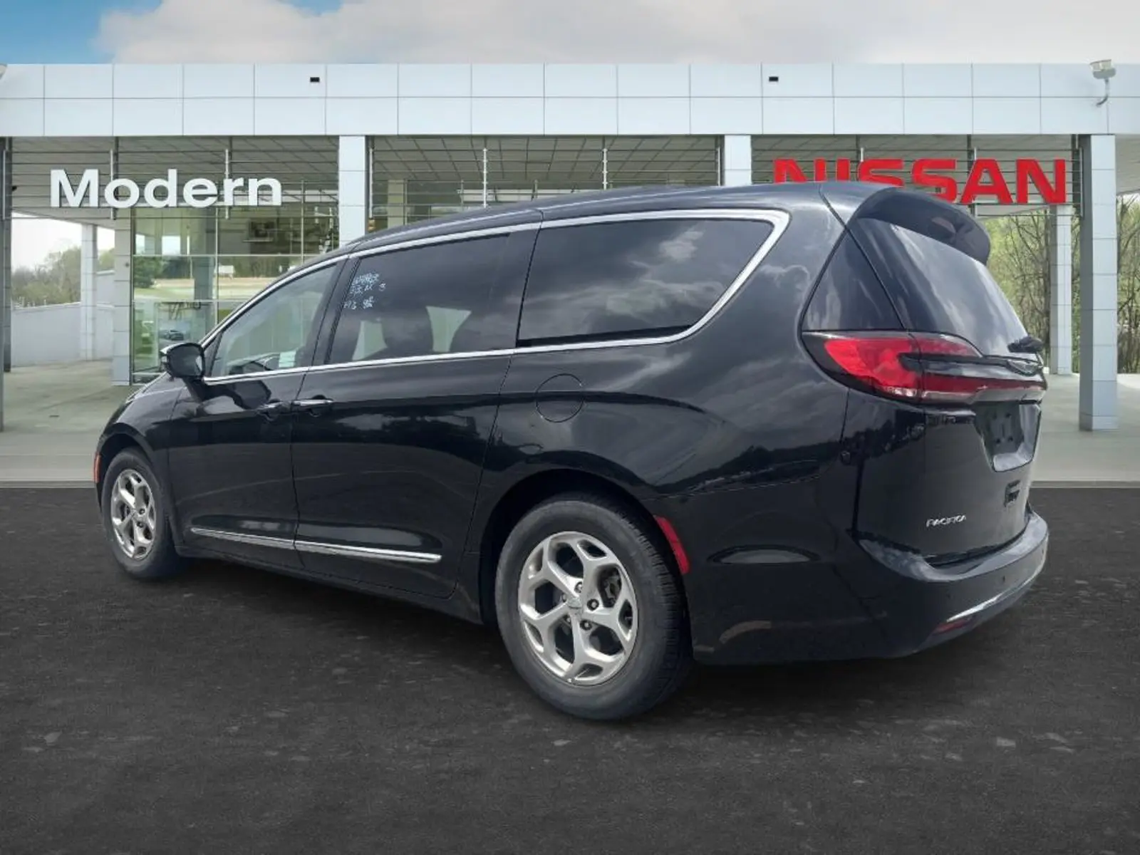 2023 Chrysler Pacifica Limited photo 4