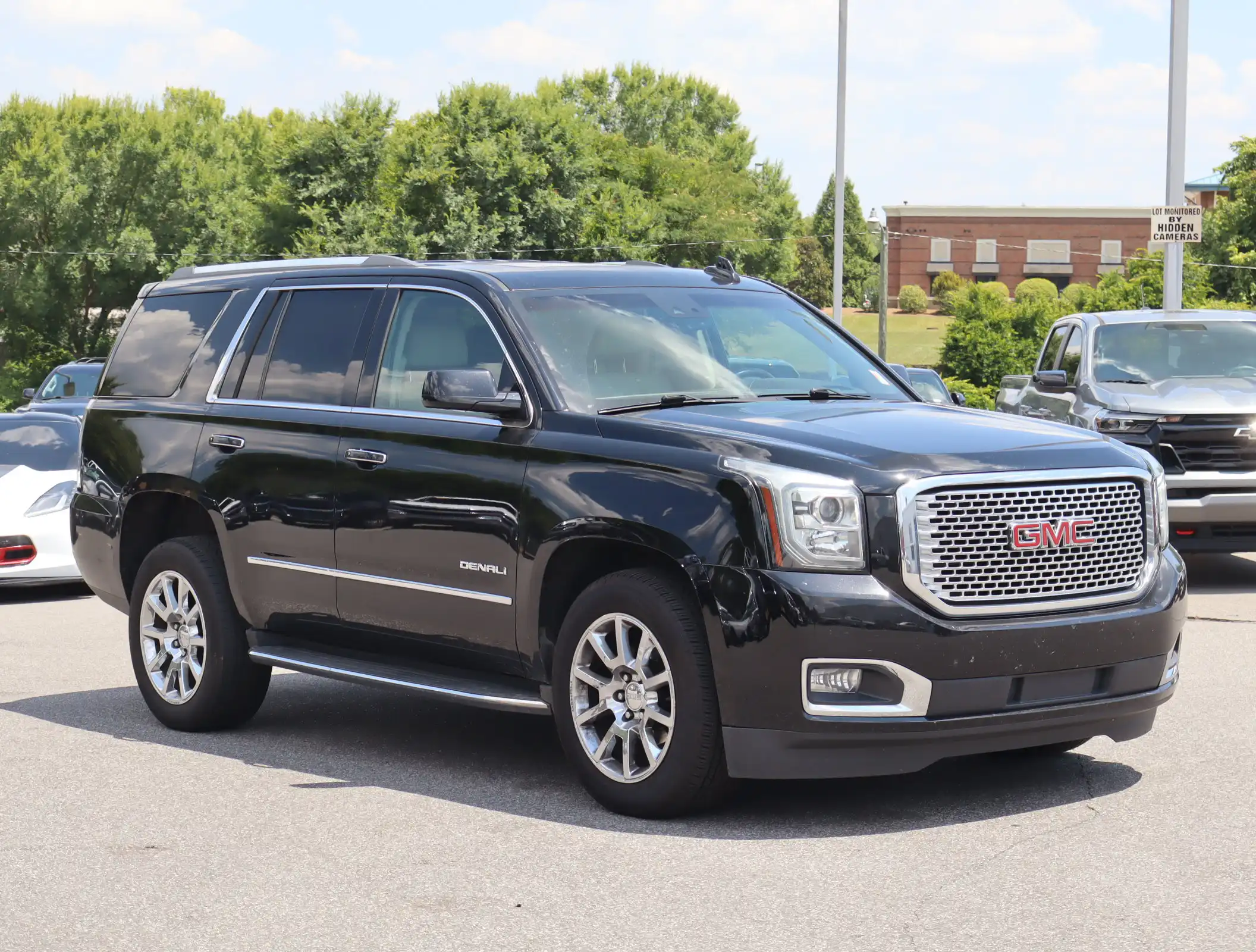 2017 GMC Yukon 4WD Denali's photo