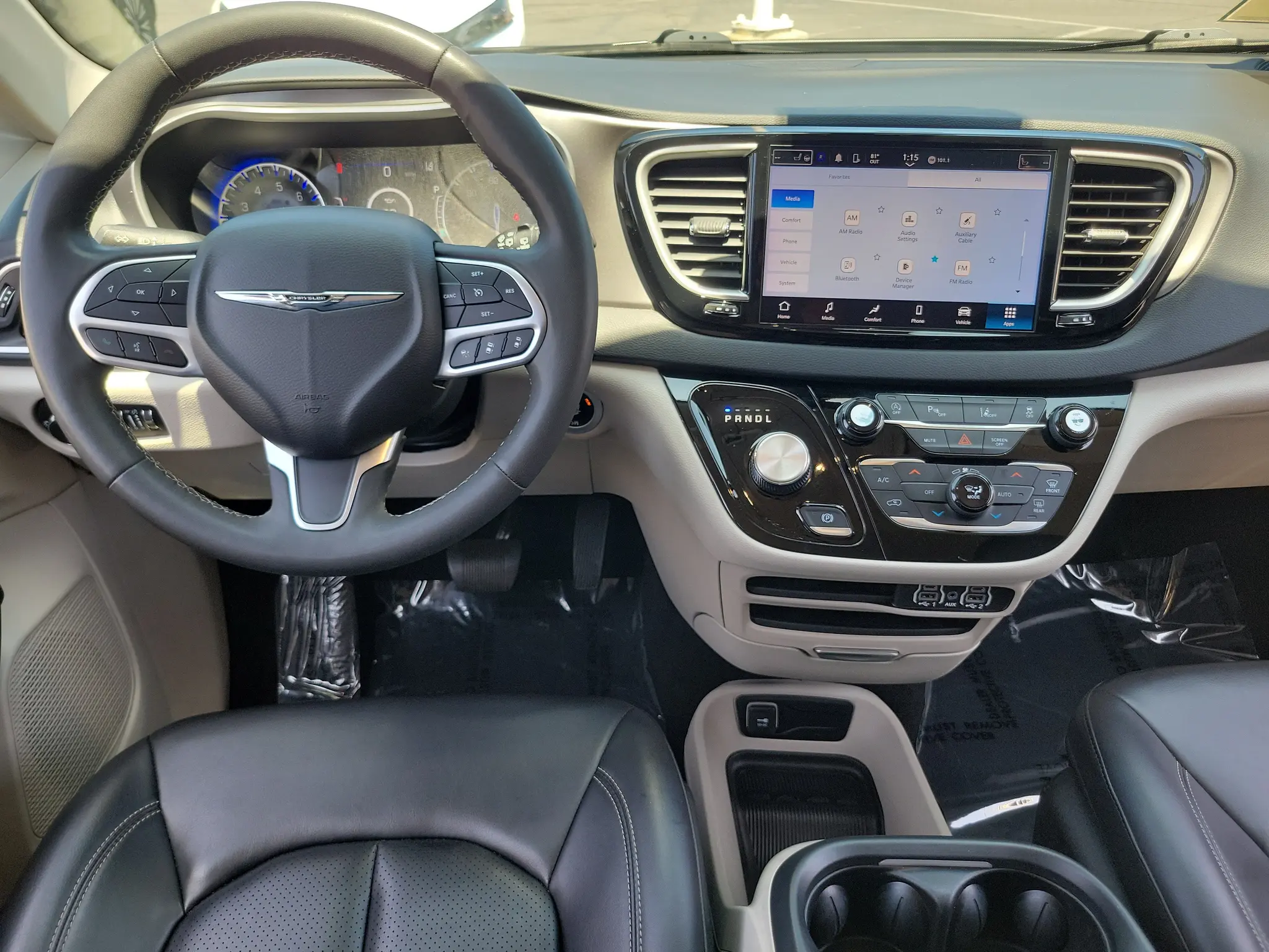2023 Chrysler Pacifica Touring L photo 4