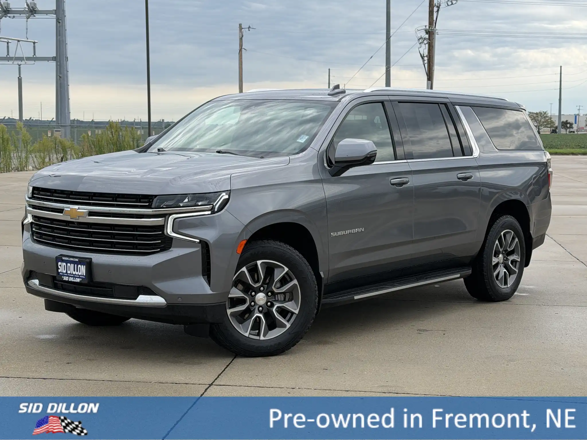 2021 Chevrolet Suburban 4WD 1500 LT's photo