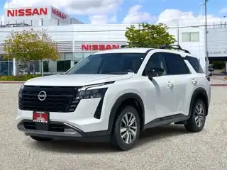 2026 Nissan Pathfinder SL 2WD's photo