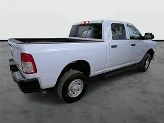 2022 RAM 2500 Tradesman 4X4 Crew Cab SWB photo 4