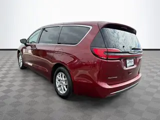 2023 Chrysler Pacifica Touring L photo 5