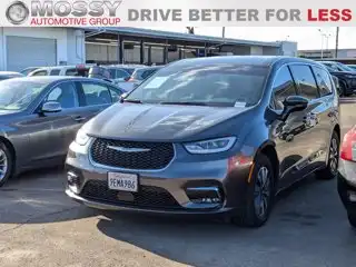 2022 Chrysler Pacifica Hybrid Touring L Hybrid's photo