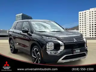 2024 Mitsubishi Outlander SE 2WD's photo