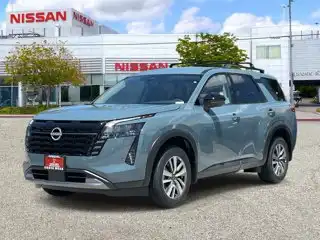 2026 Nissan Pathfinder SL 2WD's photo