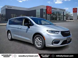 2024 Chrysler Pacifica Touring L's photo