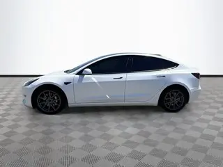2022 Tesla Model 3 Standard Range Plus photo 4