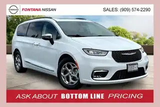 2023 Chrysler Pacifica Limited's photo