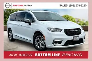 2023 Chrysler Pacifica Limited's photo