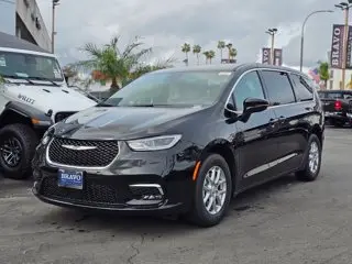 2026 Chrysler Pacifica Select photo 3