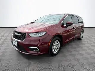 2023 Chrysler Pacifica Touring L photo 3