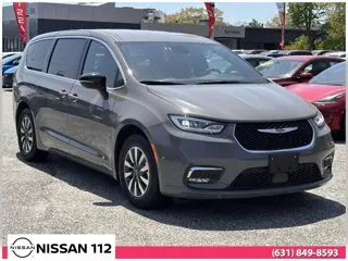 2025 Chrysler Pacifica Hybrid Select PHEV photo 5