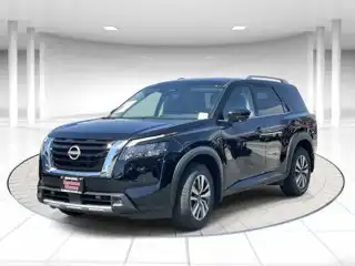 2025 Nissan Pathfinder SL 2WD's photo