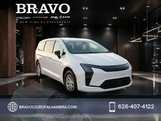 2027 Chrysler Pacifica Select's photo